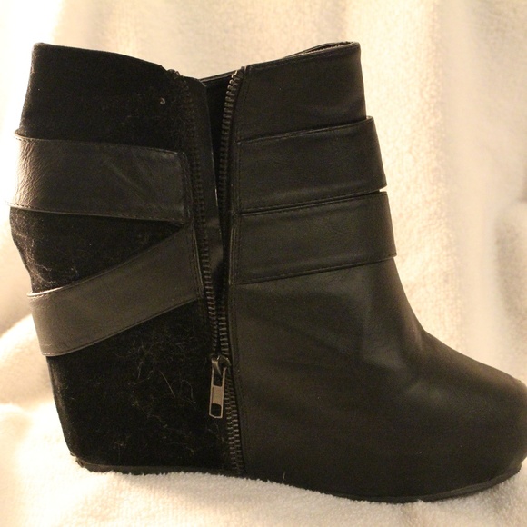 Shoes - Picture 4 of 4